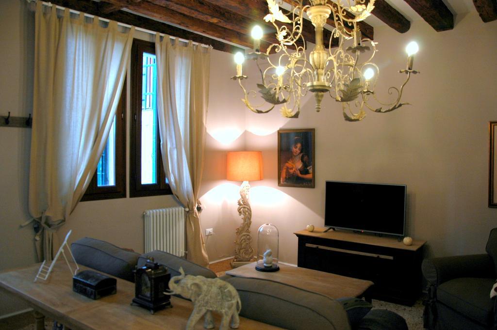 Romantic Rialto Apartment